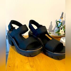 Dr. Scholl black platform sandal